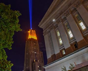 Cathedral of Learning at night