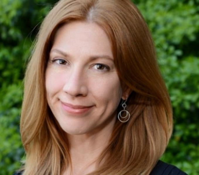 Stacey Rosleck outside headshot
